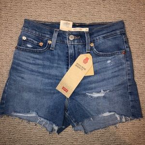 Levi High Rise Shorts NWT - never worn!!